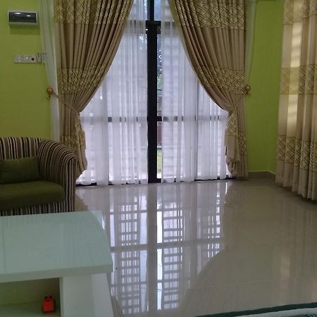 Mirza Homestay Marang Exterior photo
